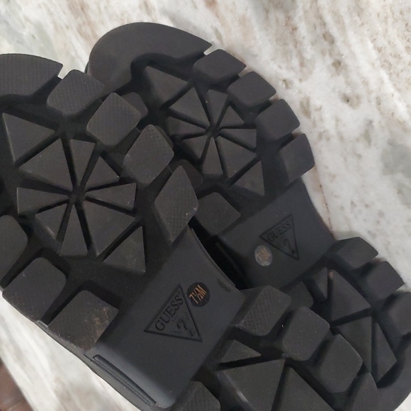 Guess Hestia Lug Sole Front Logo Chelsea Booties 7.5 Cherry Red & Black $99 - Picture 3 of 4